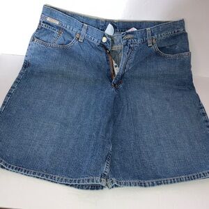 Lucky Brand Dungarees Denim Jean Shorts Loose Leg 33” waist 10” inseam‎